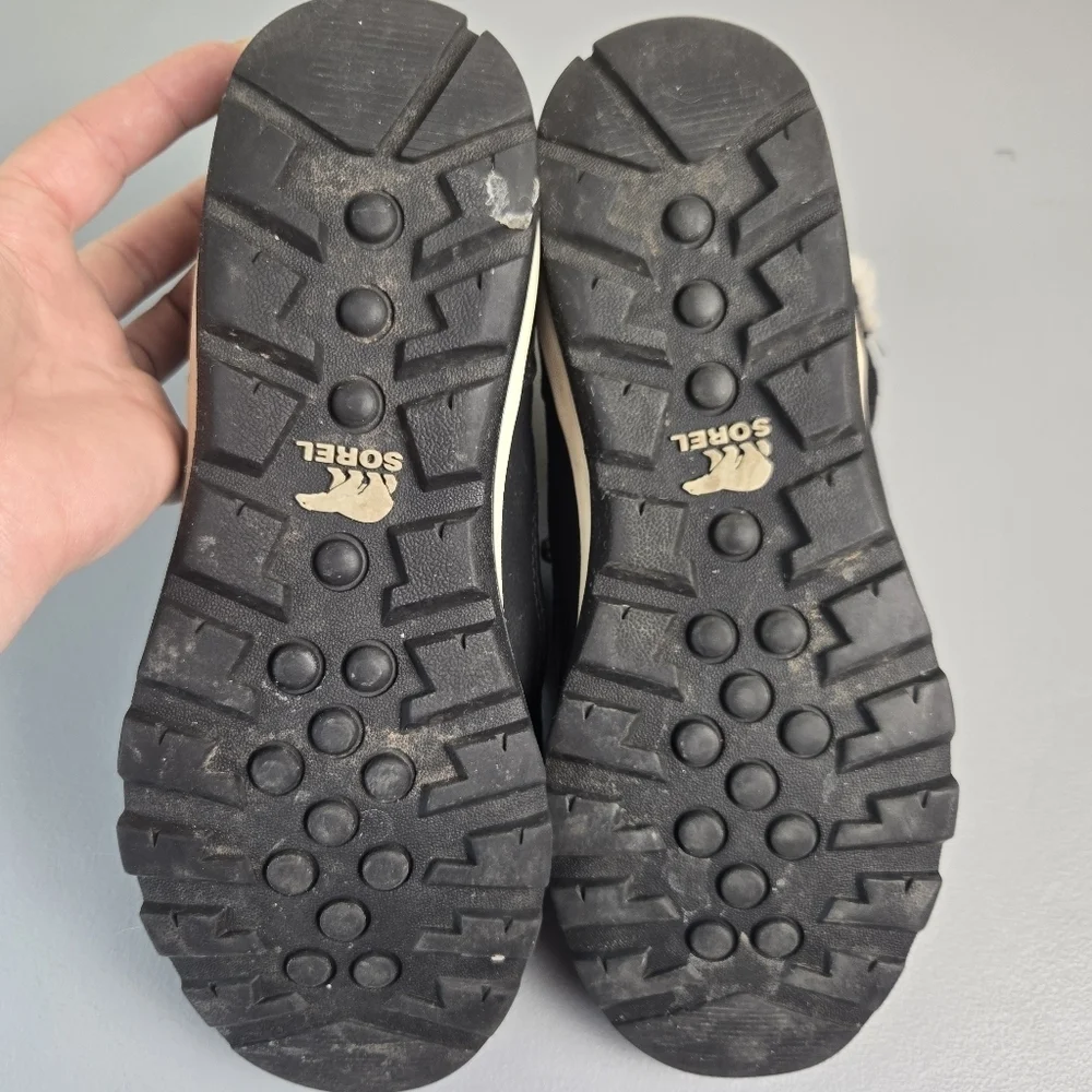 Sorel Boots Womens Size 7 Whitney Black Fur Trim Winter Shoe Insulated Bungee